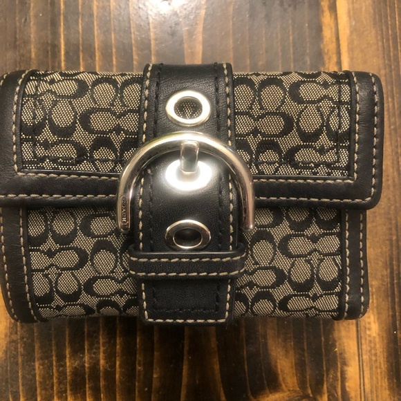 COACH SIGNATURE Canvas & Leather Black BUCKLE WALLET - Picture 2 of 6